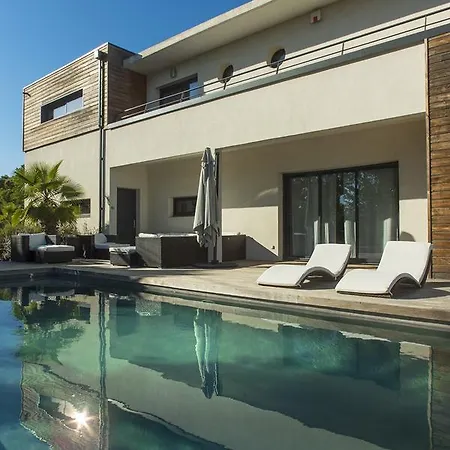 La Du Triangle Villa *